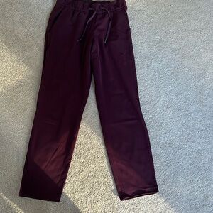 Lululemon jogger style ankle length pants in size 4